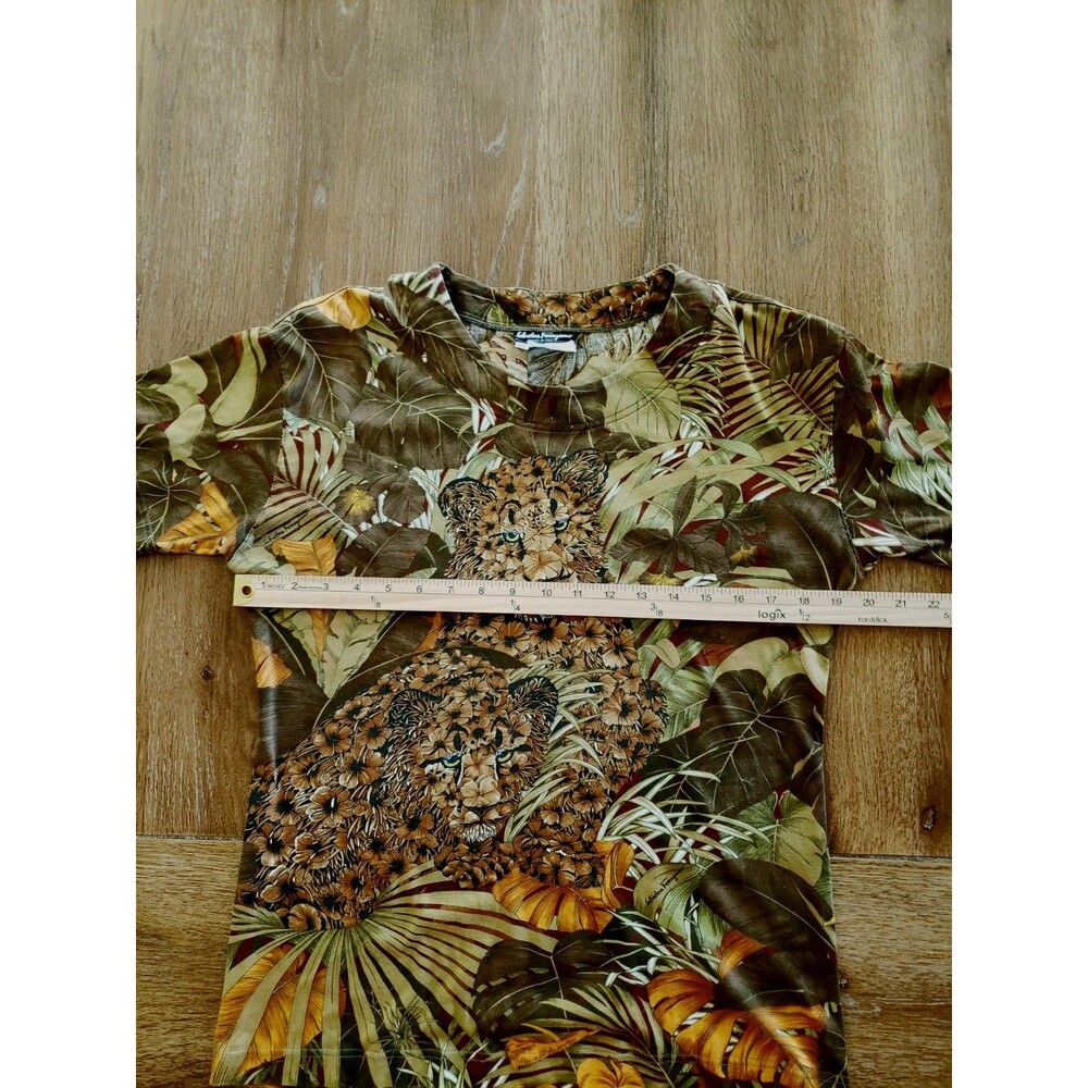 Vtg Salvatore Ferragamo Jaguar Jungle T-Shirt Size XS Green Multi Made In Italy - Picture 8 of 8